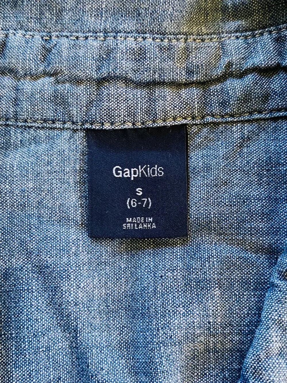GAP kids boy's chambray button down California surf shirt size 6-7 small
